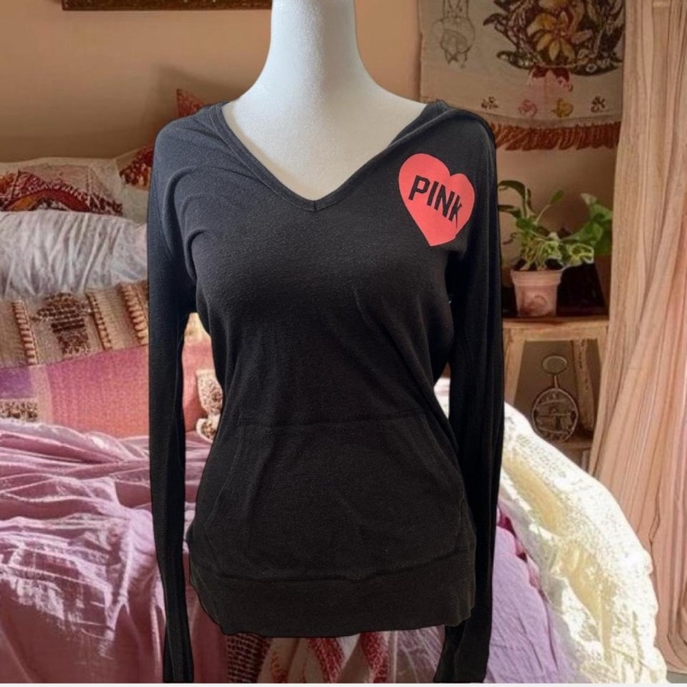 🩷 SOLD PINK Victoria's Secret Grey Long Sleeve Top with Pink Heart